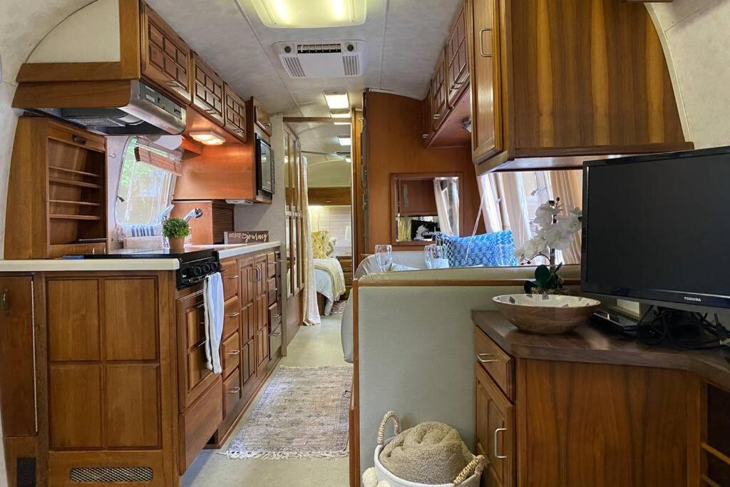 Beautiful Airstream, Beaufort Sc-Enjoy The Journey Exterior photo